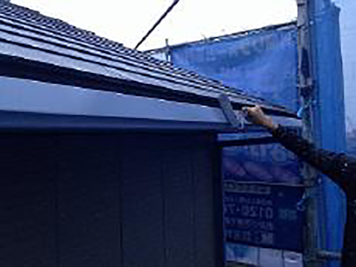 雨樋仕上げ2回目を行います。