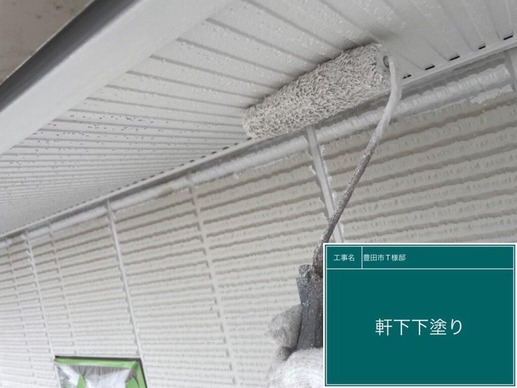 軒天の仕上げ1回目を行います。