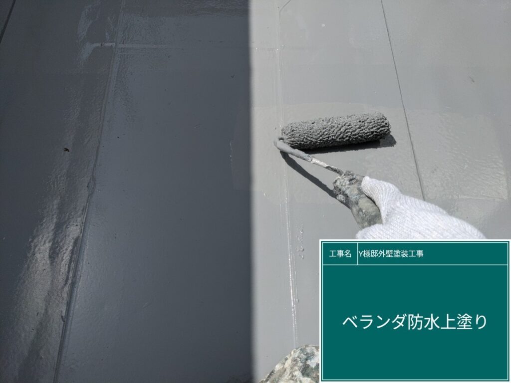 上塗りを行います。