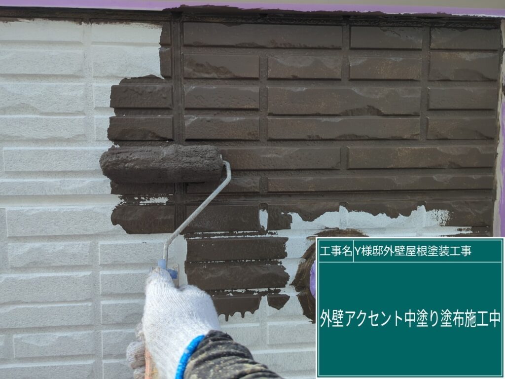 アクセントライン中塗りを行います。