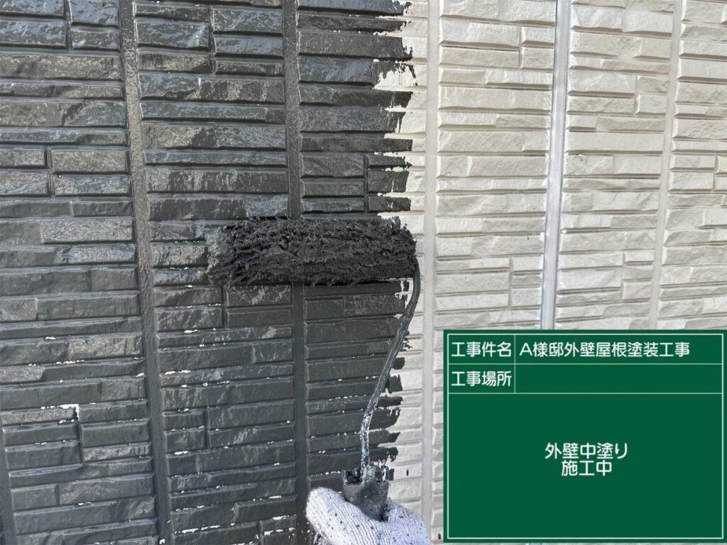 中塗りを行います。